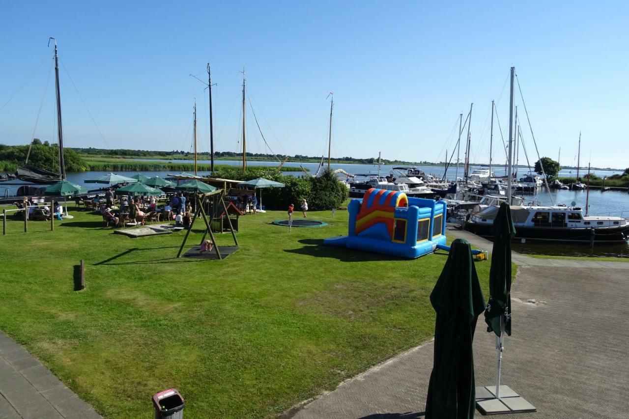 Vakantiehuisgalamadammen Met Ligplaats Boot Koudum ภายนอก รูปภาพ